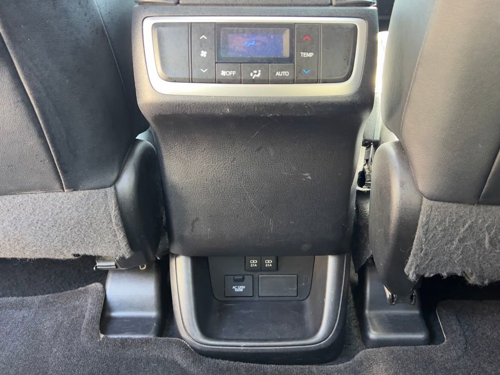 Used 2017 Toyota Highlander XLE image 17