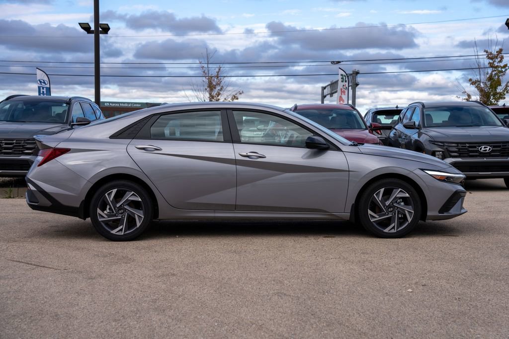 New 2025 Hyundai Elantra SEL image 8