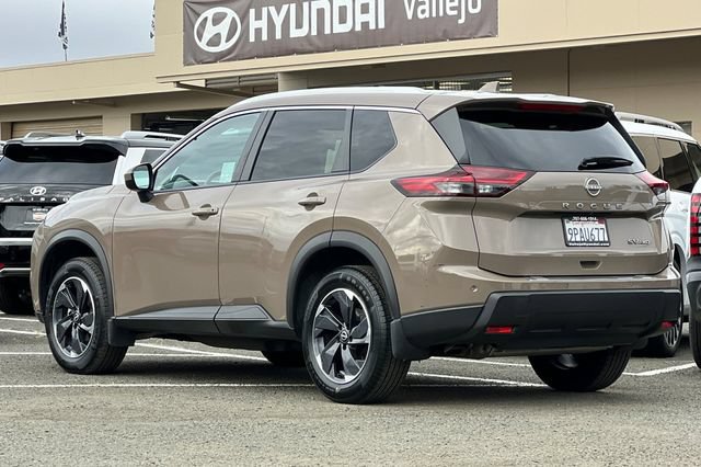 Used 2024 Nissan Rogue SV w/ SV Premium Package AWD/4WD image 8