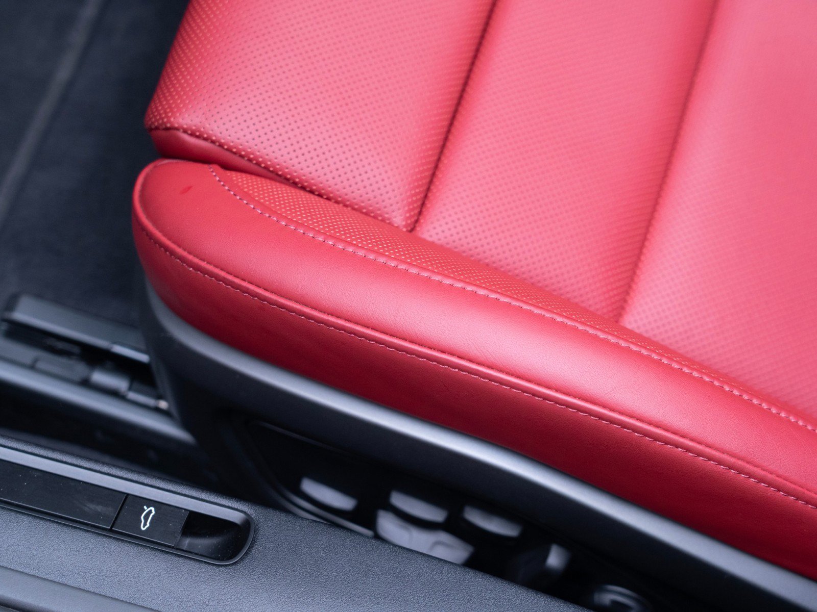 Used 2025 Porsche 911 Turbo image 18