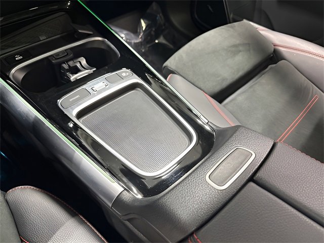 Used 2025 Mercedes-Benz GLA 35 AMG 4MATIC image 27