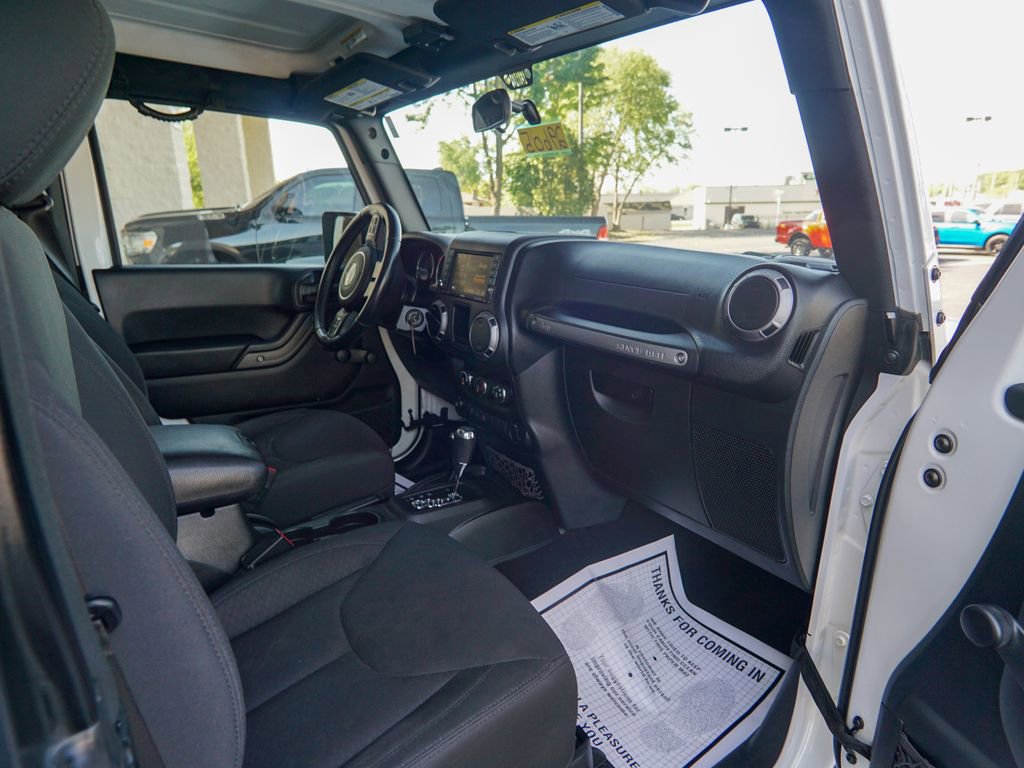 Used 2017 Jeep Wrangler Sport w/ Connectivity Group AWD/4WD image 19