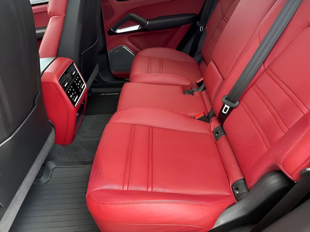 Used 2023 Porsche Cayenne Turbo S image 42