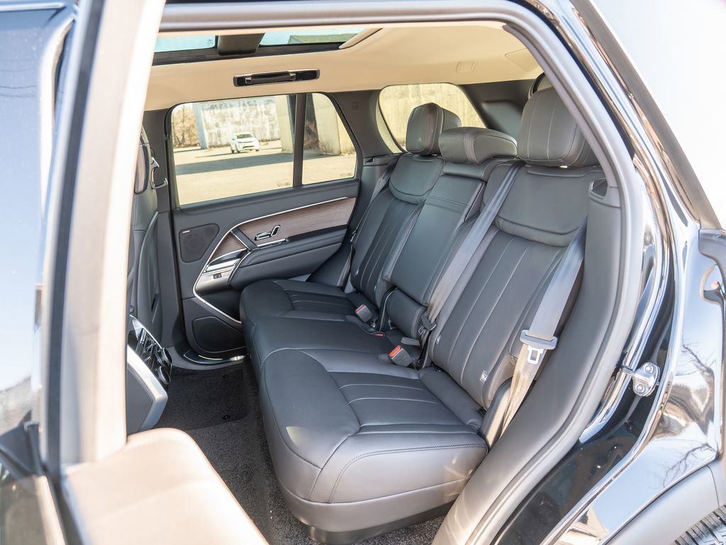 New 2026 Land Rover Range Rover SE image 23