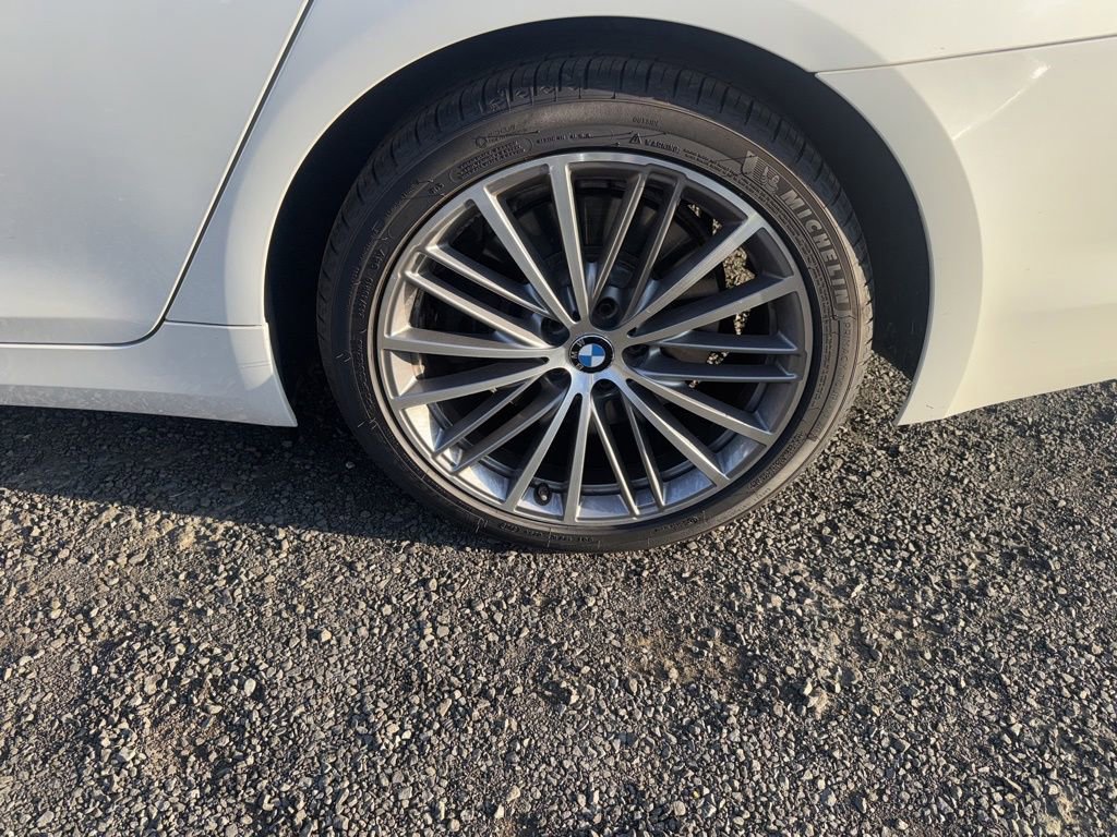 Used 2017 BMW 540i xDrive image 25