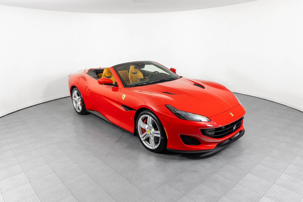 Certified 2020 Ferrari Portofino RWD image 33