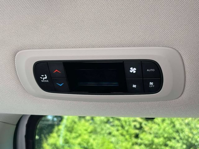 Used 2024 Chrysler Pacifica Touring-L FWD image 24