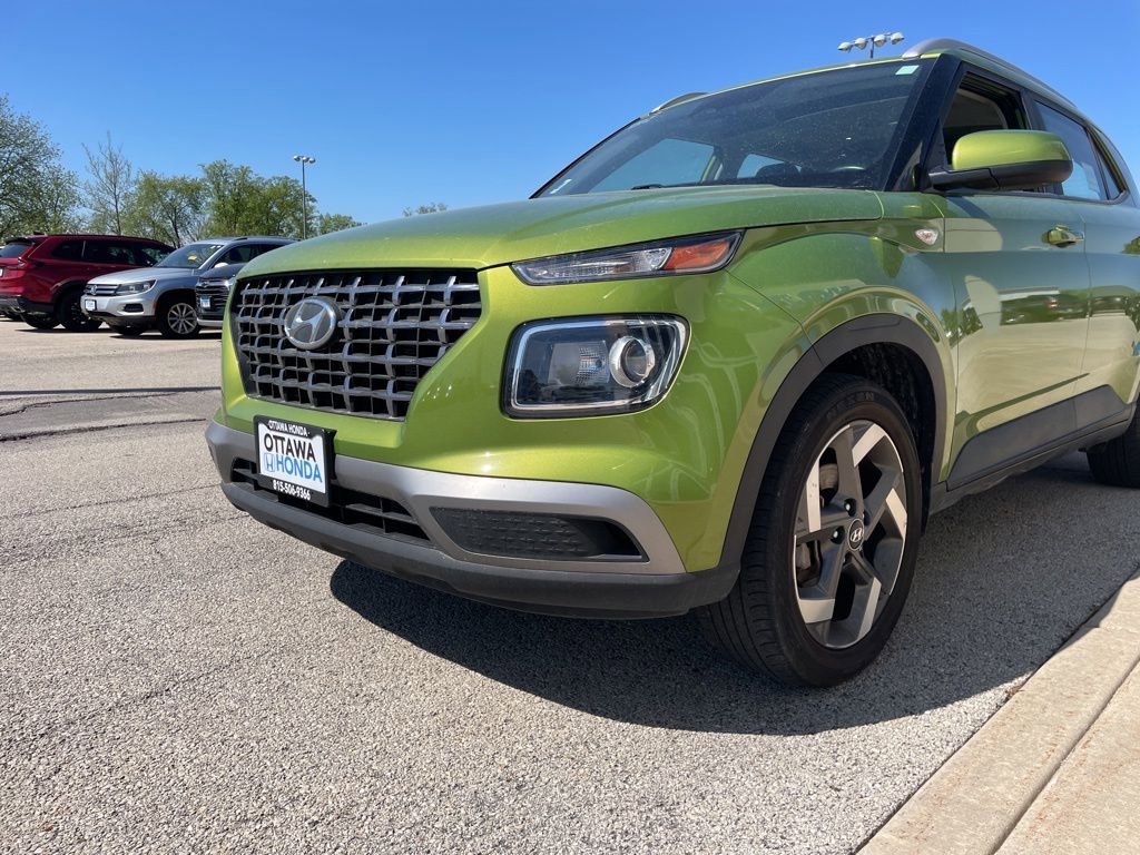 Used 2024 Hyundai Venue SEL FWD image 15