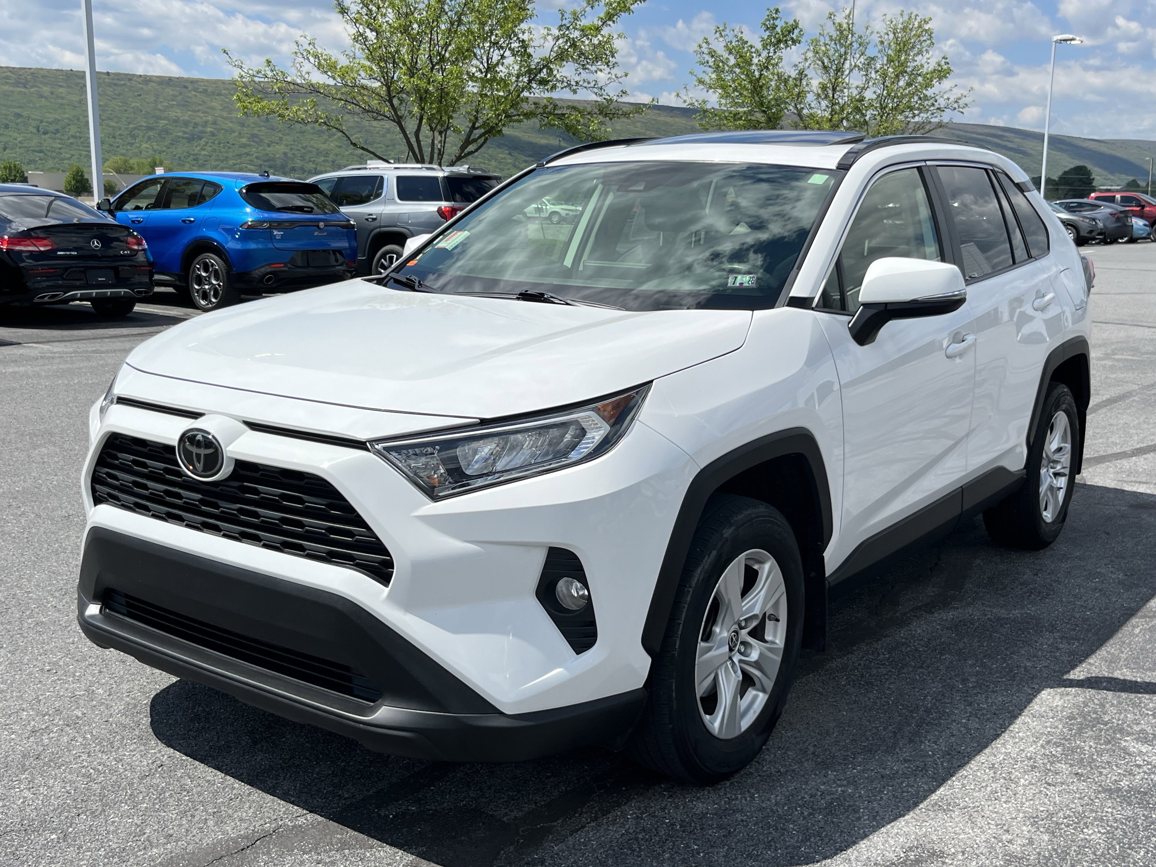 Used 2019 Toyota RAV4 XLE w/ All Weather Liner Package AWD/4WD image 10