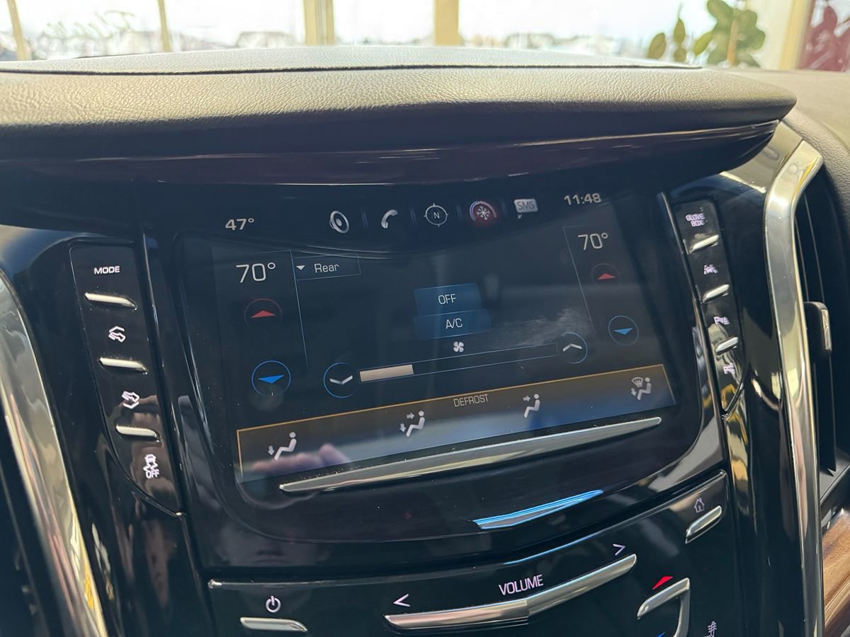 Used 2017 Cadillac Escalade Premium Luxury AWD/4WD image 26