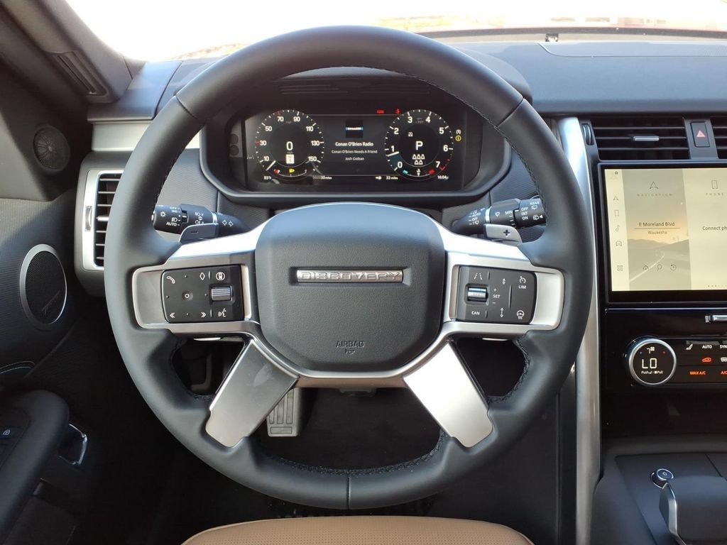 New 2026 Land Rover Discovery Limited Edition AWD/4WD image 16