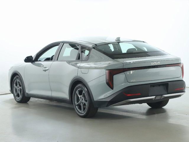 Used 2025 Kia K4 LXS image 39