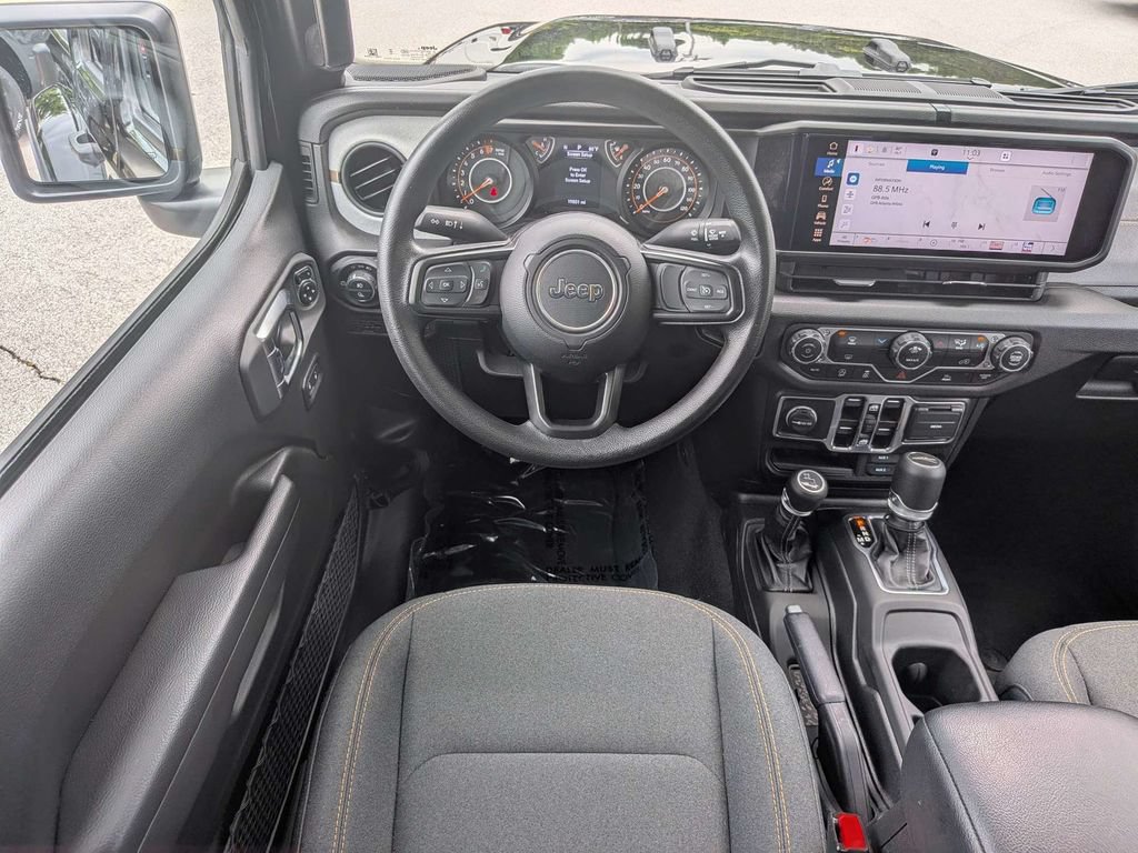 Used 2025 Jeep Gladiator Sport AWD/4WD image 15