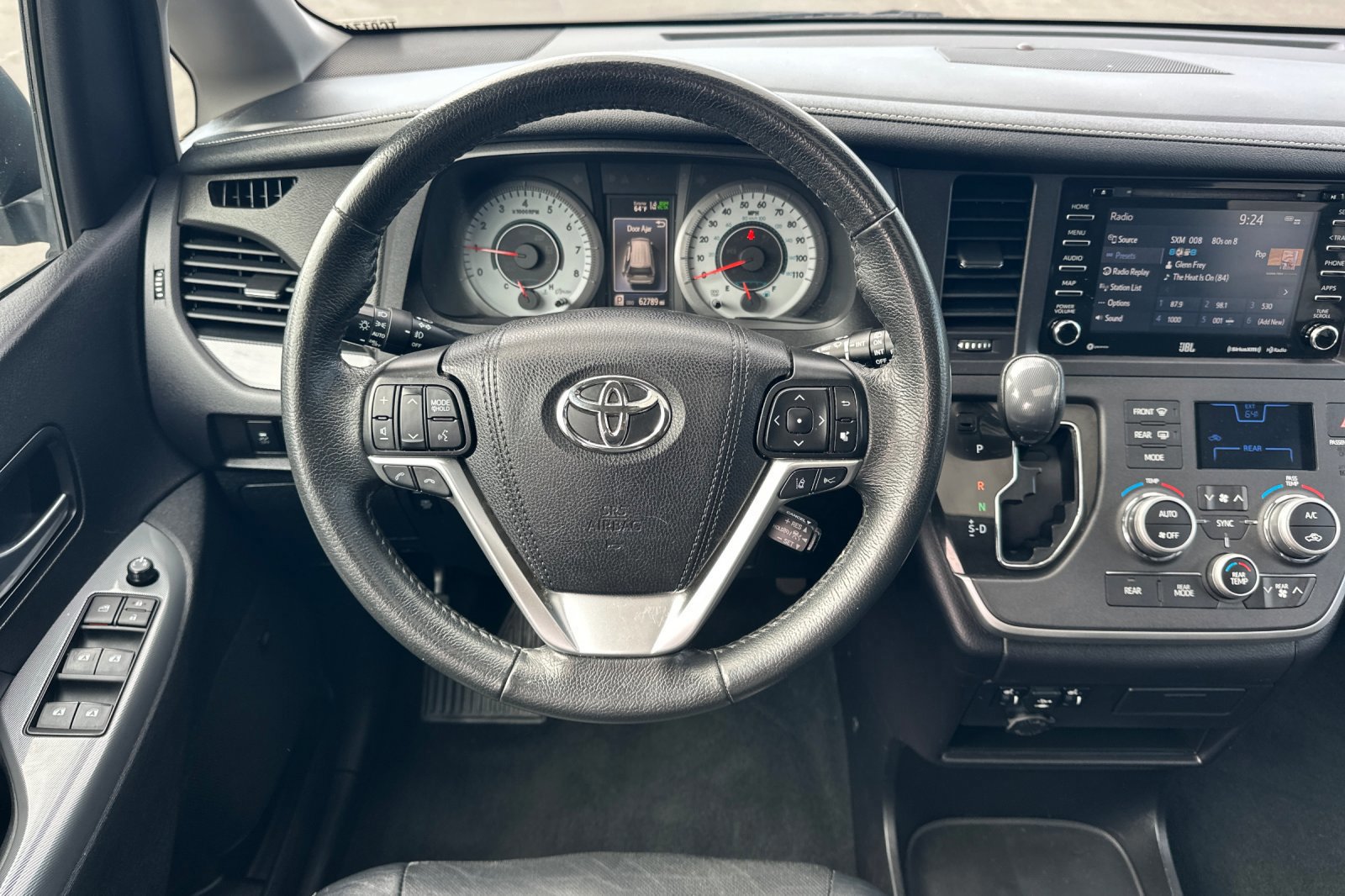 Certified 2020 Toyota Sienna SE w/ SE Preferred Package FWD image 14