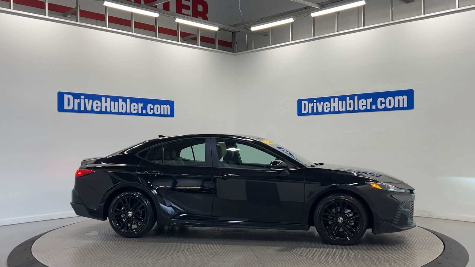 Used 2026 Toyota Camry SE FWD image 9