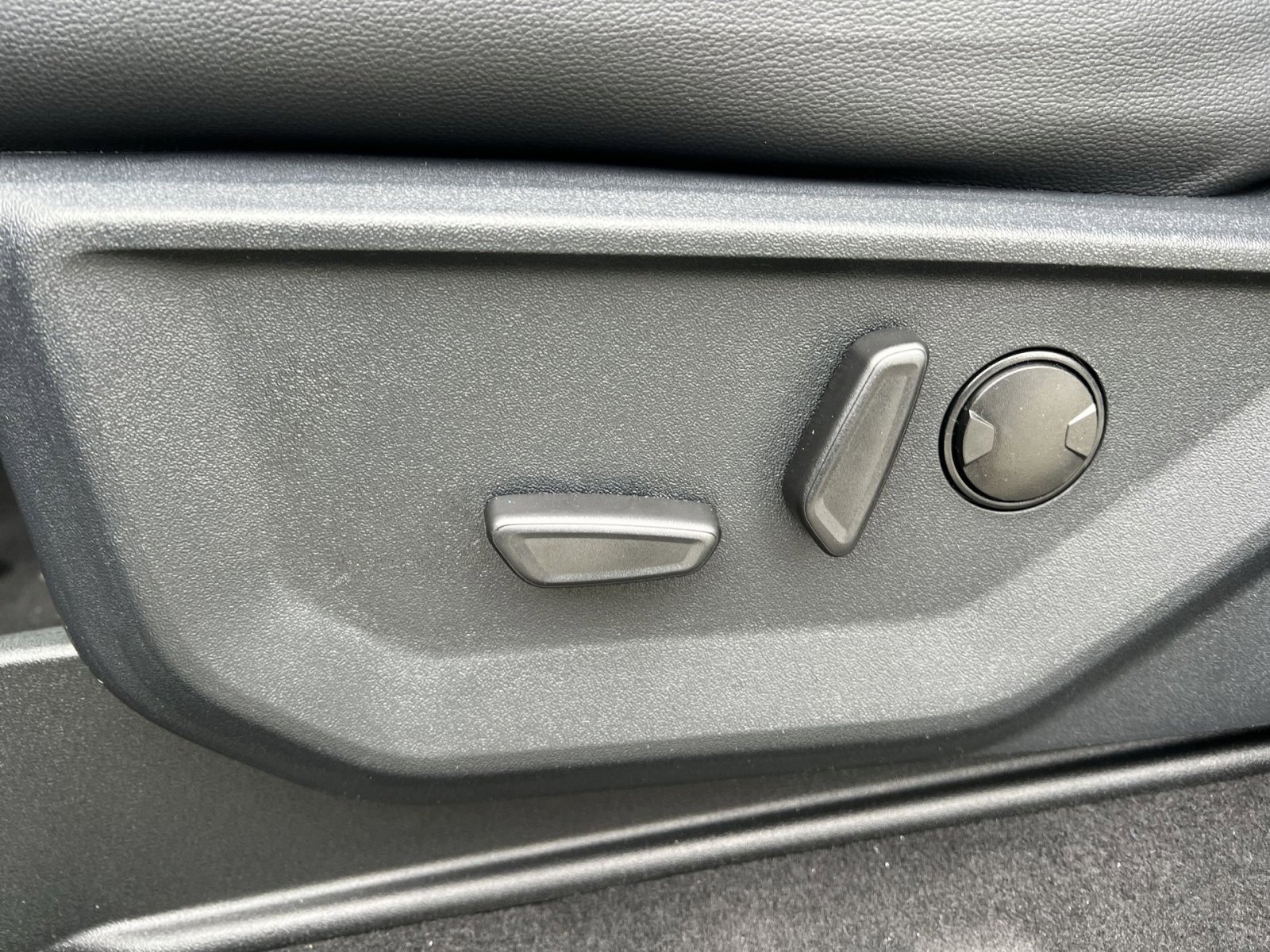 New 2026 Ford F350 Lariat w/ Black Appearance Package image 14