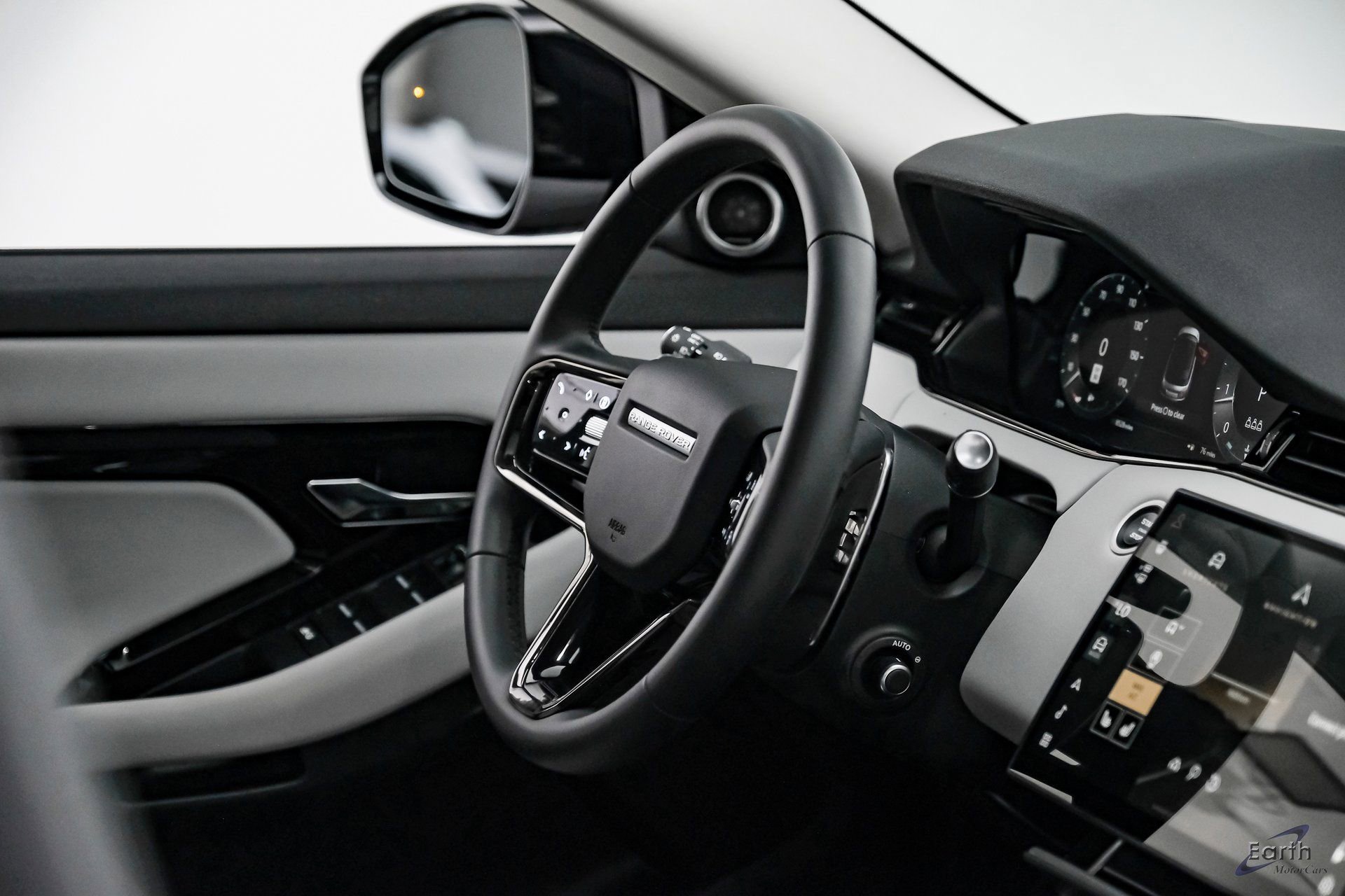 Used 2024 Land Rover Range Rover Evoque Dynamic SE image 48