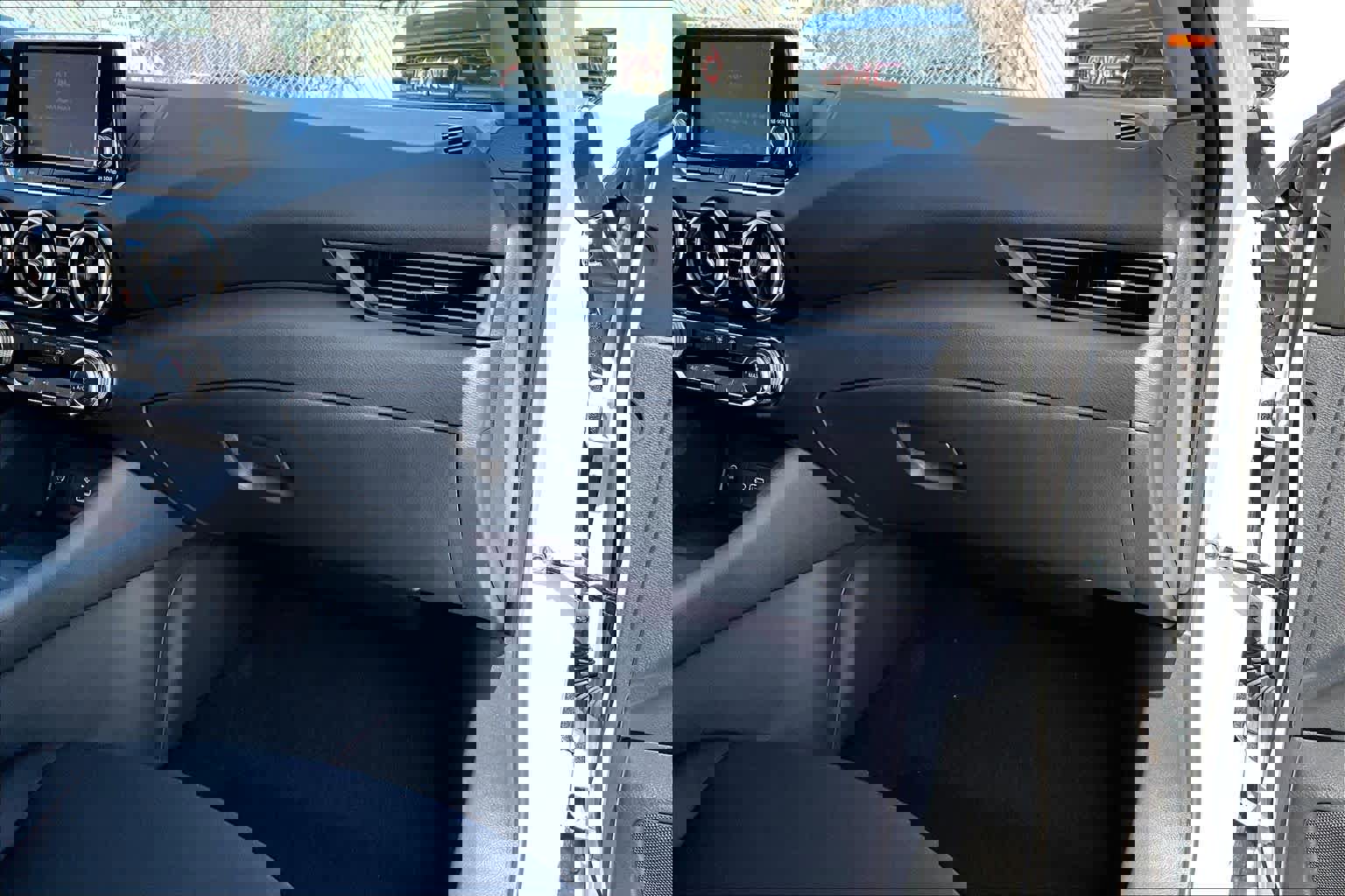 Used 2025 Nissan Sentra S image 17