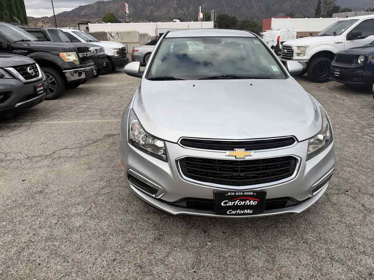 Used 2016 Chevrolet Cruze LT w/ Technology Package FWD image 2