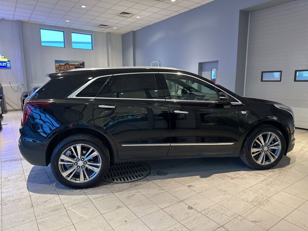 Used 2025 Cadillac XT5 Premium Luxury image 2