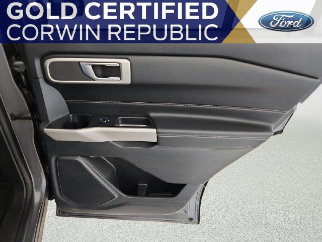 Used 2022 Ford Explorer XLT w/ Equipment Group 202A AWD/4WD image 30
