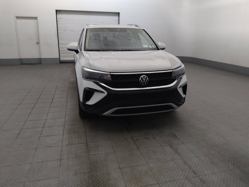 Used 2023 Volkswagen Taos SE w/ Panoramic Sunroof Package FWD image 14
