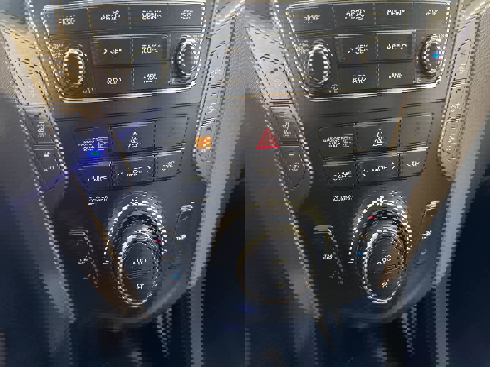 Used 2018 Hyundai Santa Fe SE image 26