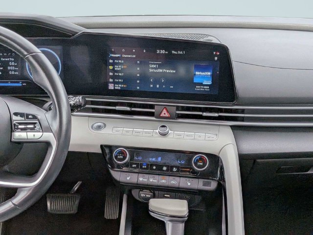 Used 2025 Hyundai Elantra Limited FWD image 15