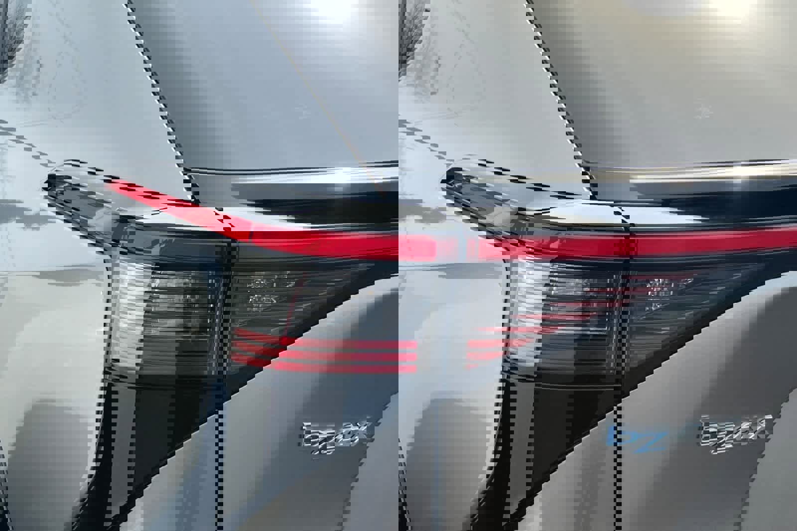 Used 2024 Toyota bZ4X XLE w/ Weather Package image 15