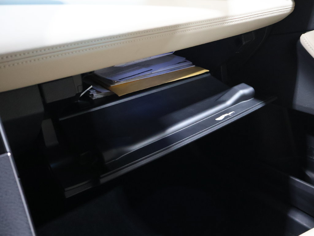 Used 2021 Toyota Avalon XLE w/ Carpet Mat Package (TMS) FWD image 32