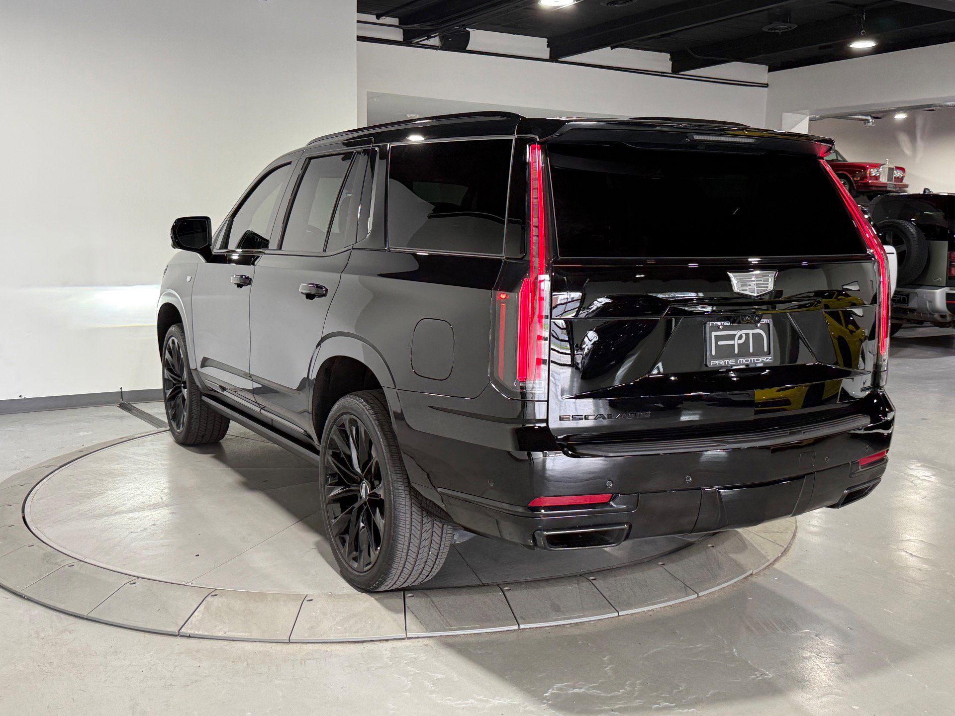 Used 2025 Cadillac Escalade Sport Platinum w/ LPO, ONYX Package image 11