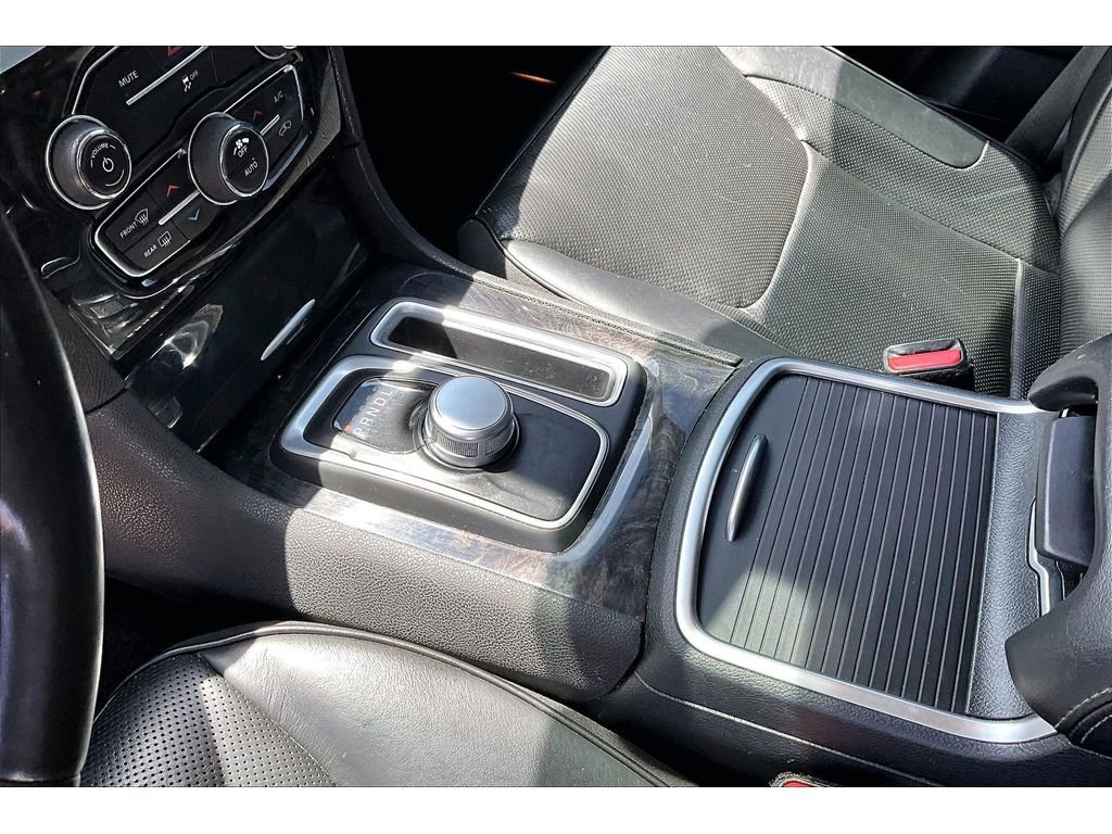 Used 2020 Chrysler 300 Limited RWD image 18