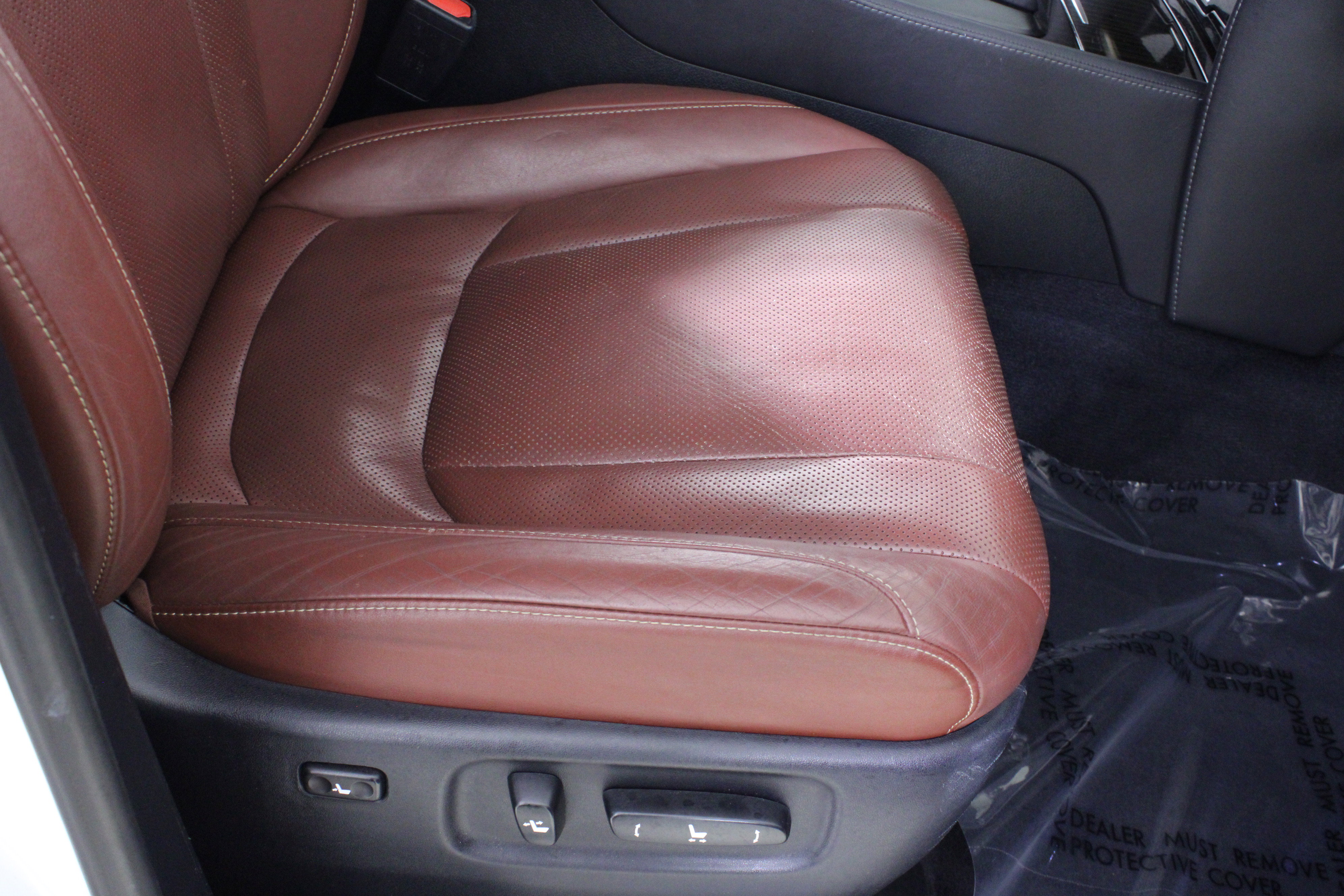 Used 2017 Lexus LX 570 4WD w/ Luxury Package image 17