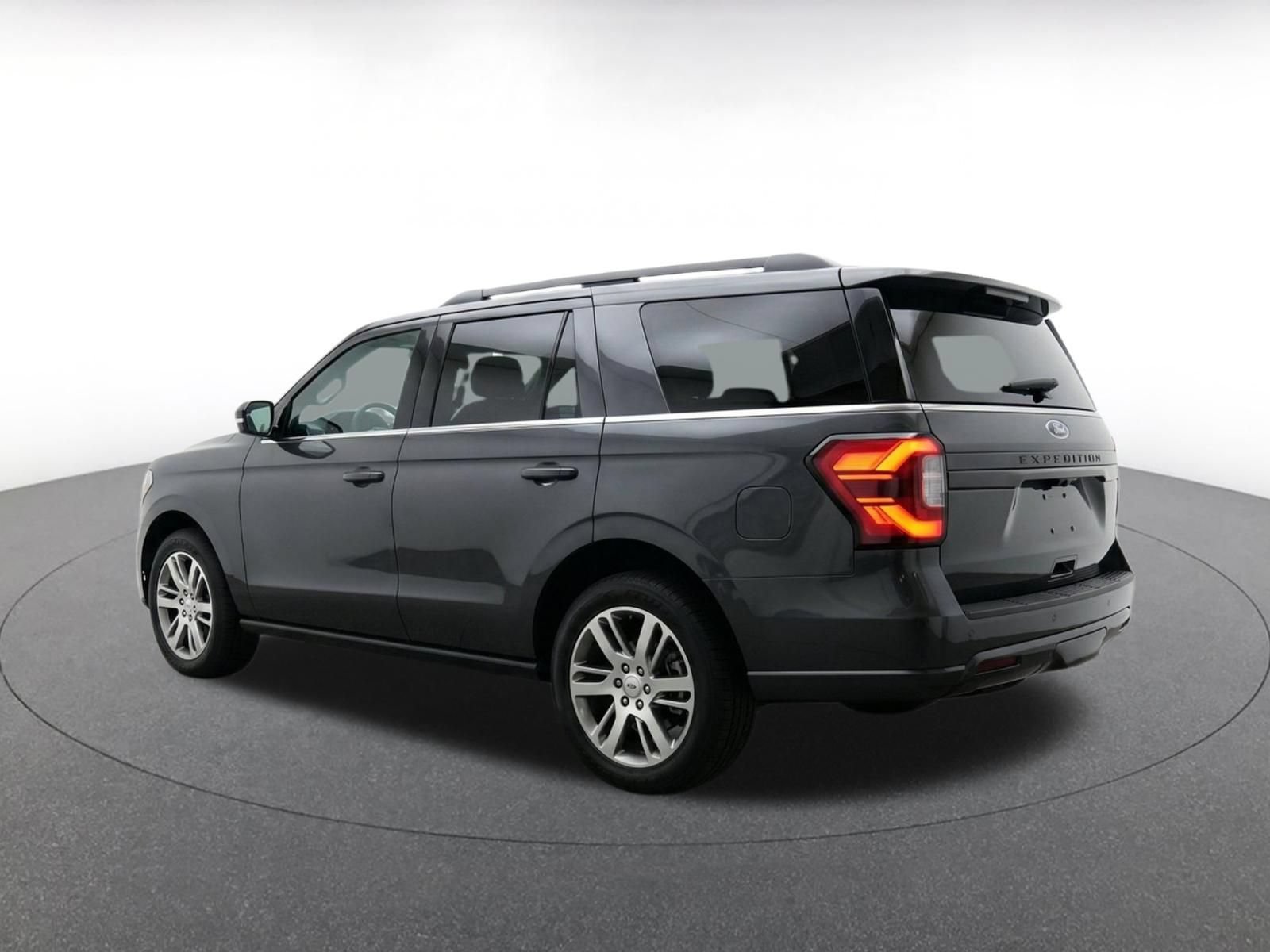 Used 2024 Ford Expedition Limited AWD/4WD image 6