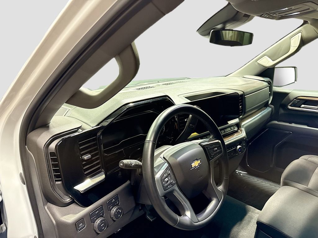 Used 2024 Chevrolet Silverado 1500 LT image 9