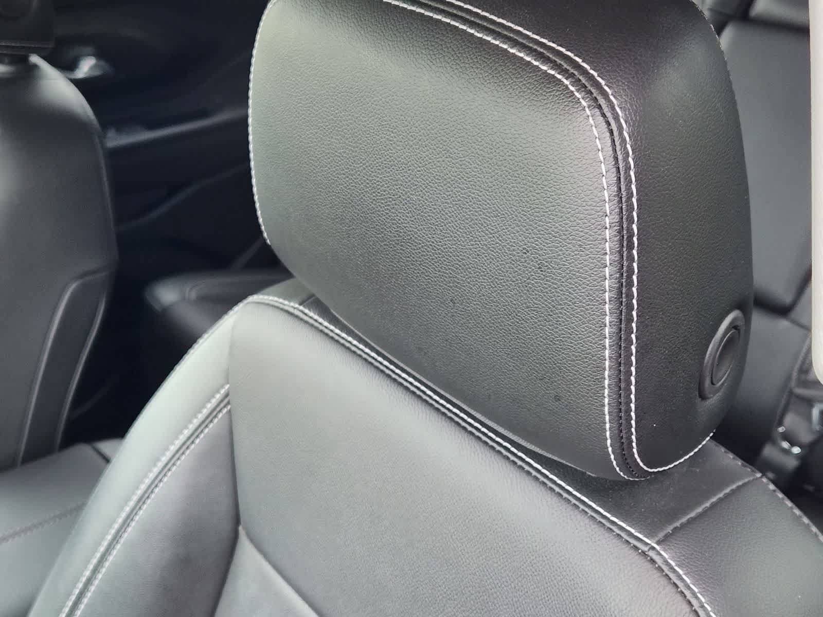 Used 2022 GMC Terrain SLT w/ Tech Package FWD image 13