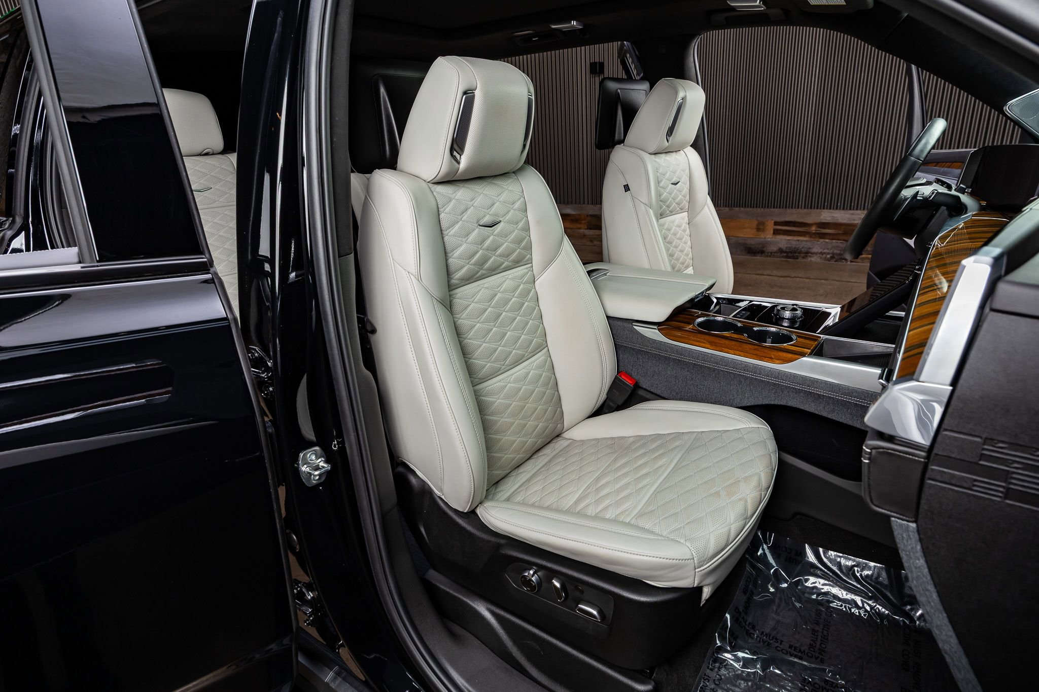 Used 2025 Cadillac Escalade ESV Sport Platinum w/ LPO, ONYX Package image 30