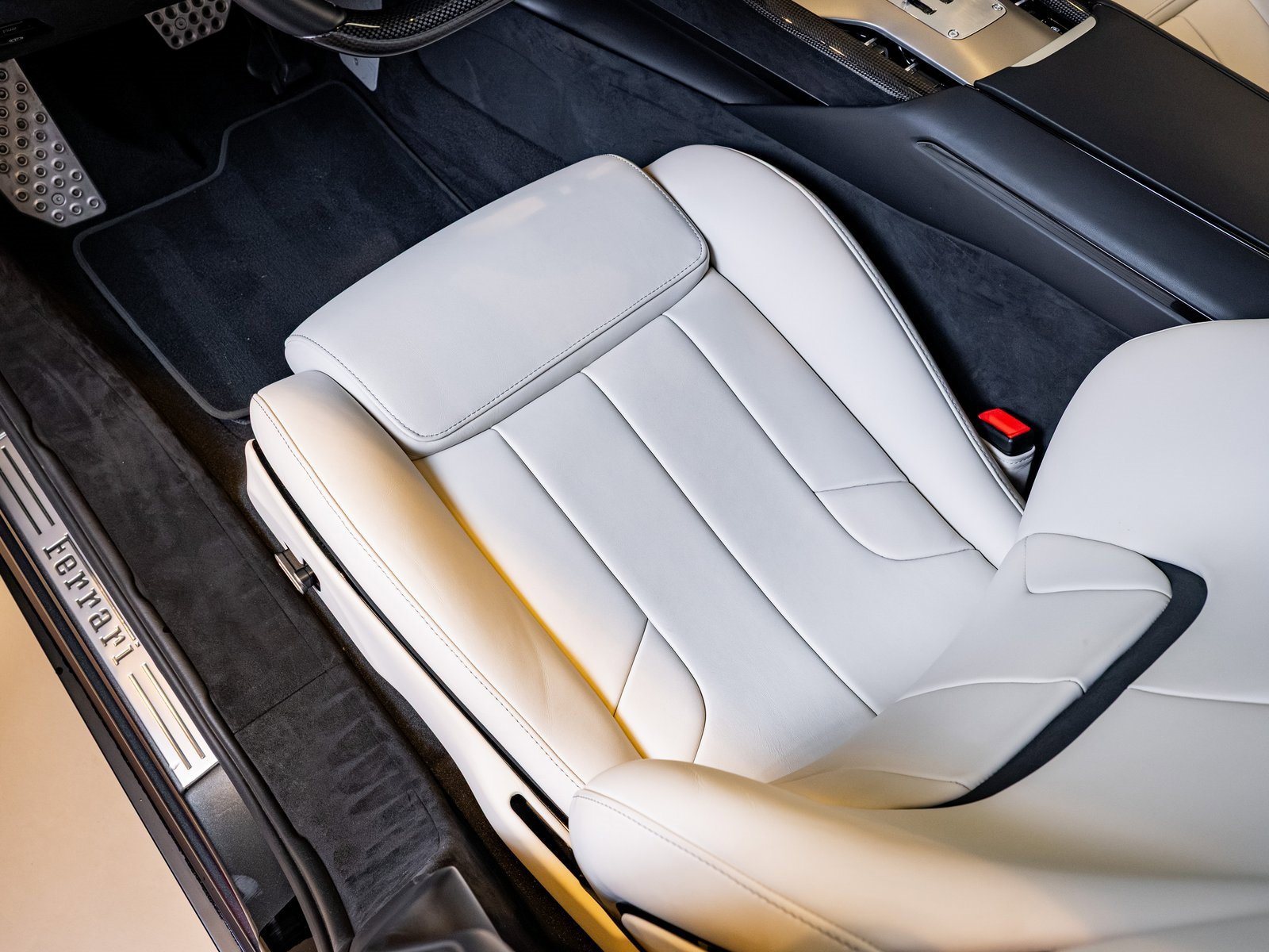 Used 2024 Ferrari Purosangue image 12