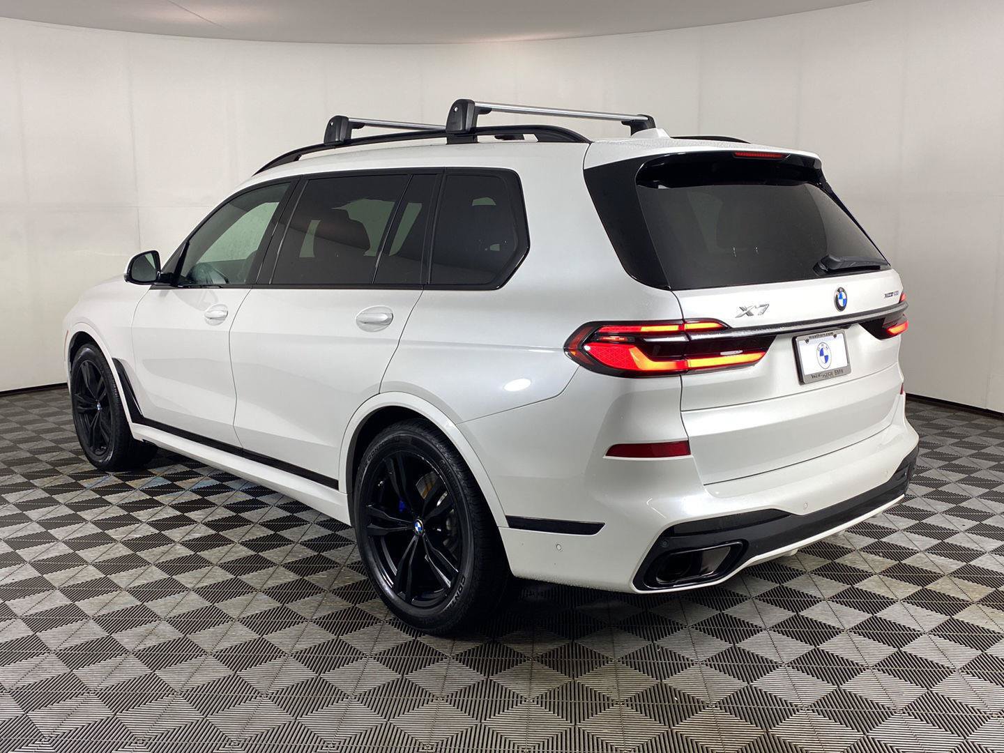 Used 2023 BMW X7 xDrive40i w/ Executive Package AWD/4WD image 9