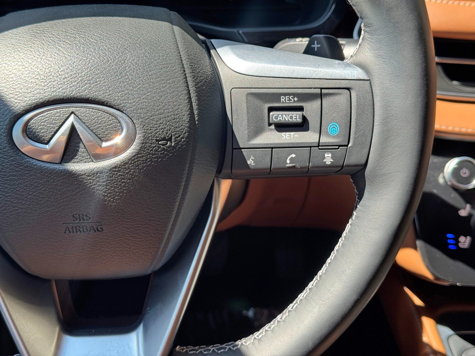 Used 2025 INFINITI QX60 Sensory w/ Vision Package AWD/4WD image 24