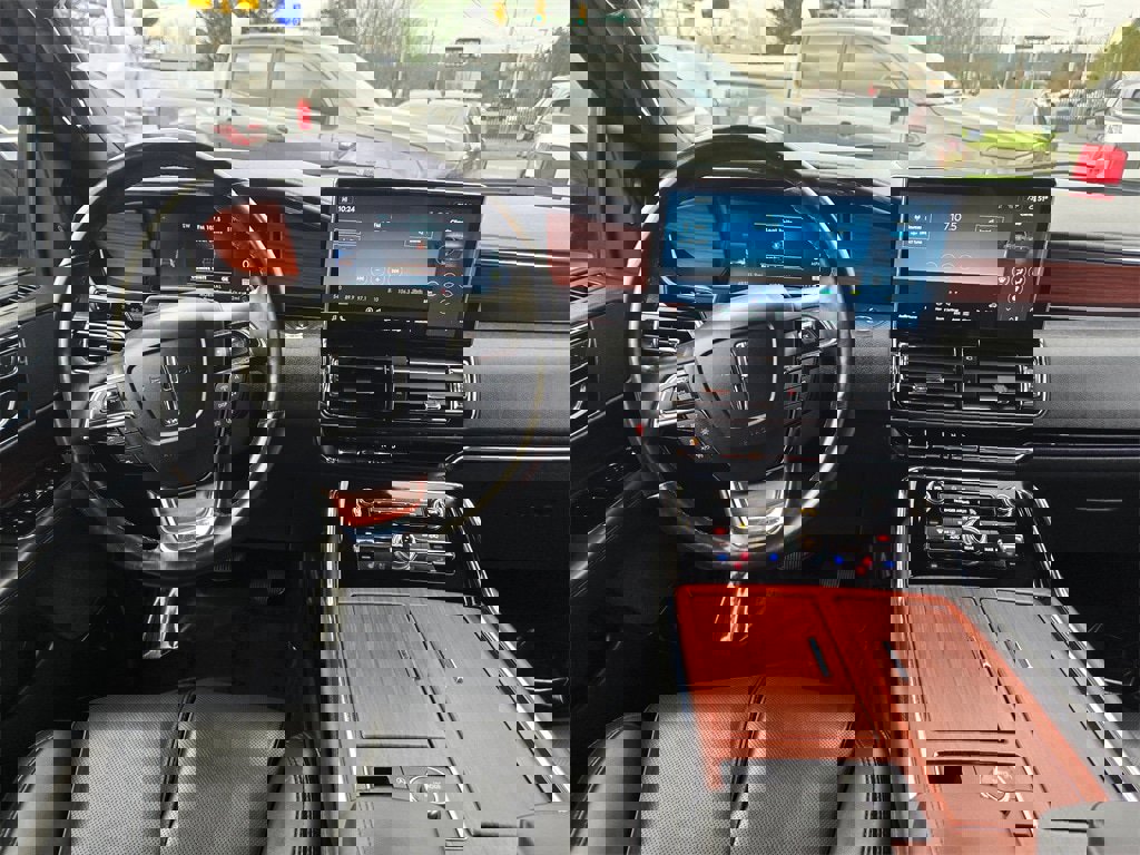 Used 2024 Lincoln Navigator L Premiere image 11