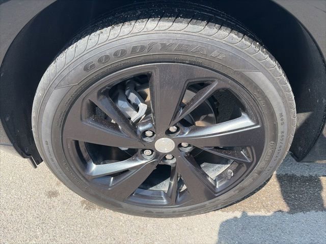 Used 2021 Buick Envision Essence w/ Sport Touring Package FWD image 10