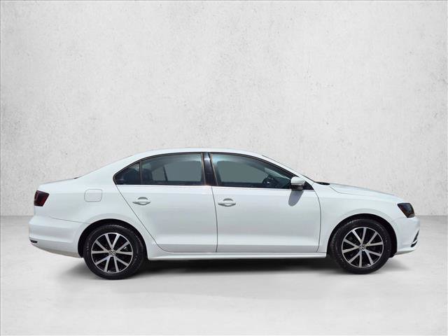 Used 2017 Volkswagen Jetta SE FWD image 4