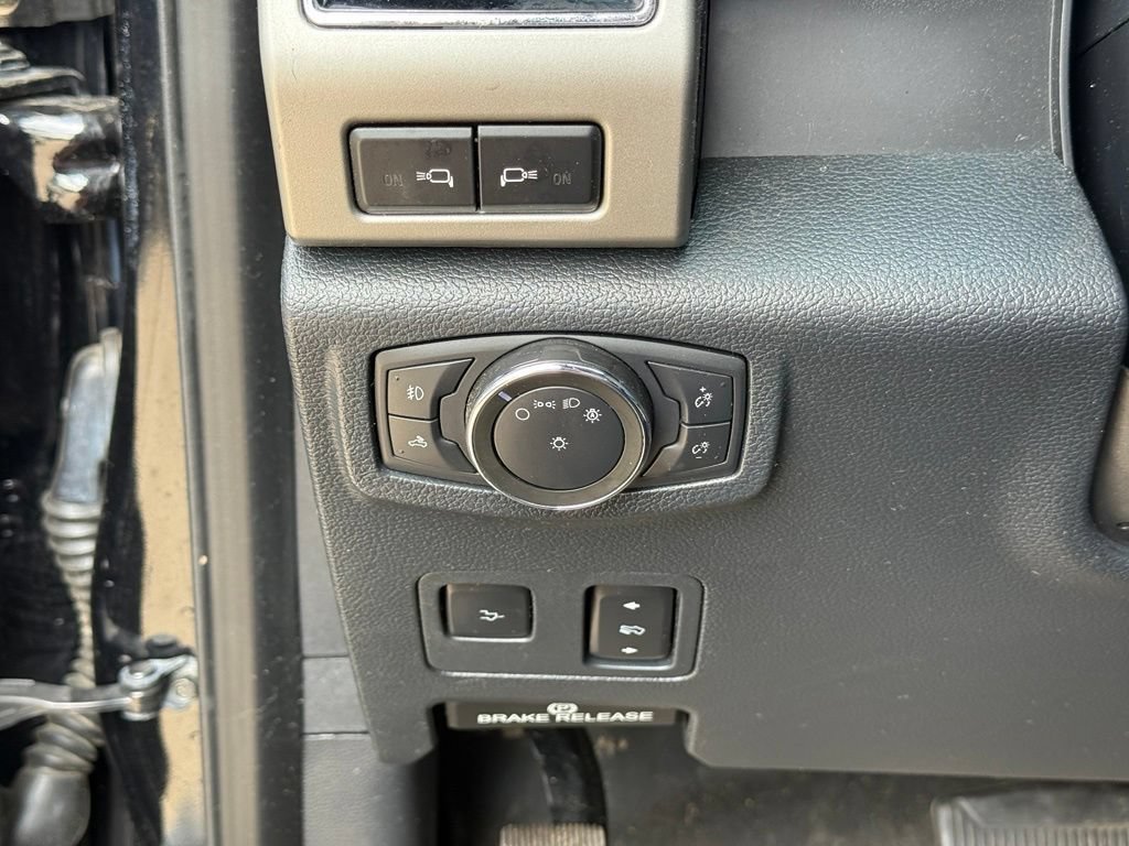 Used 2022 Ford F350 Lariat w/ Black Appearance Package AWD/4WD image 19
