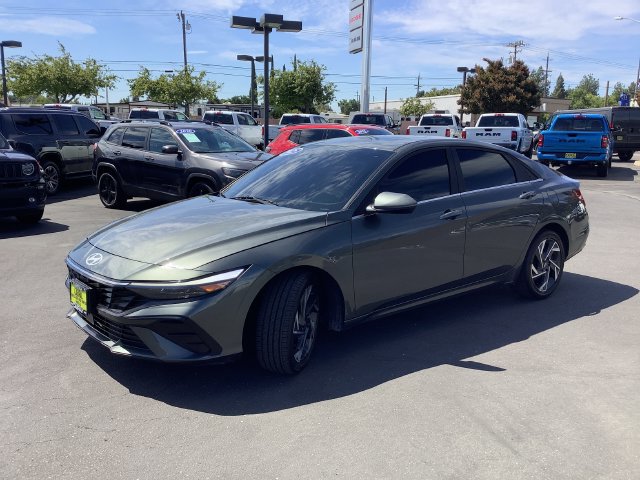 Used 2025 Hyundai Elantra Limited FWD image 5