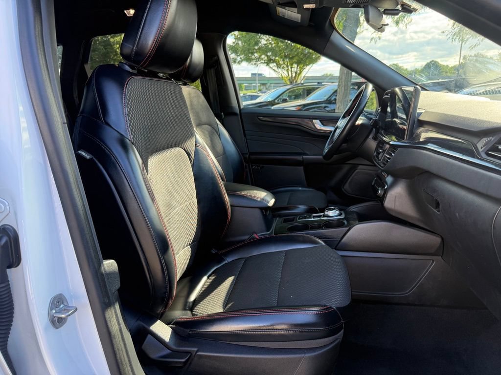 Used 2023 Ford Escape ST-Line w/ Tech Pack #1 AWD/4WD image 31