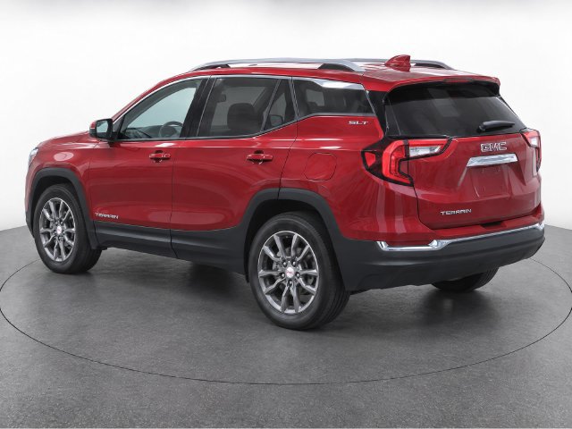 Used 2023 GMC Terrain SLT w/ Tech Package FWD image 3