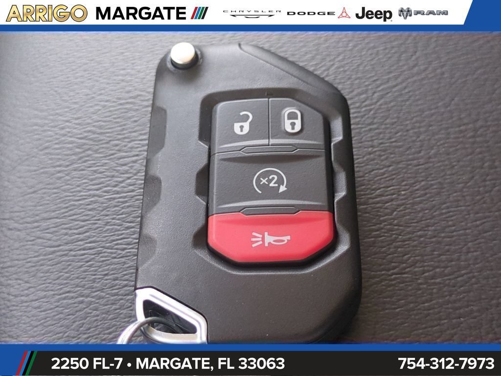 Used 2025 Jeep Wrangler Unlimited Sahara AWD/4WD image 32