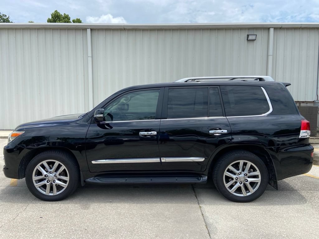 Used 2013 Lexus LX 570 4WD w/ Luxury Pkg image 2