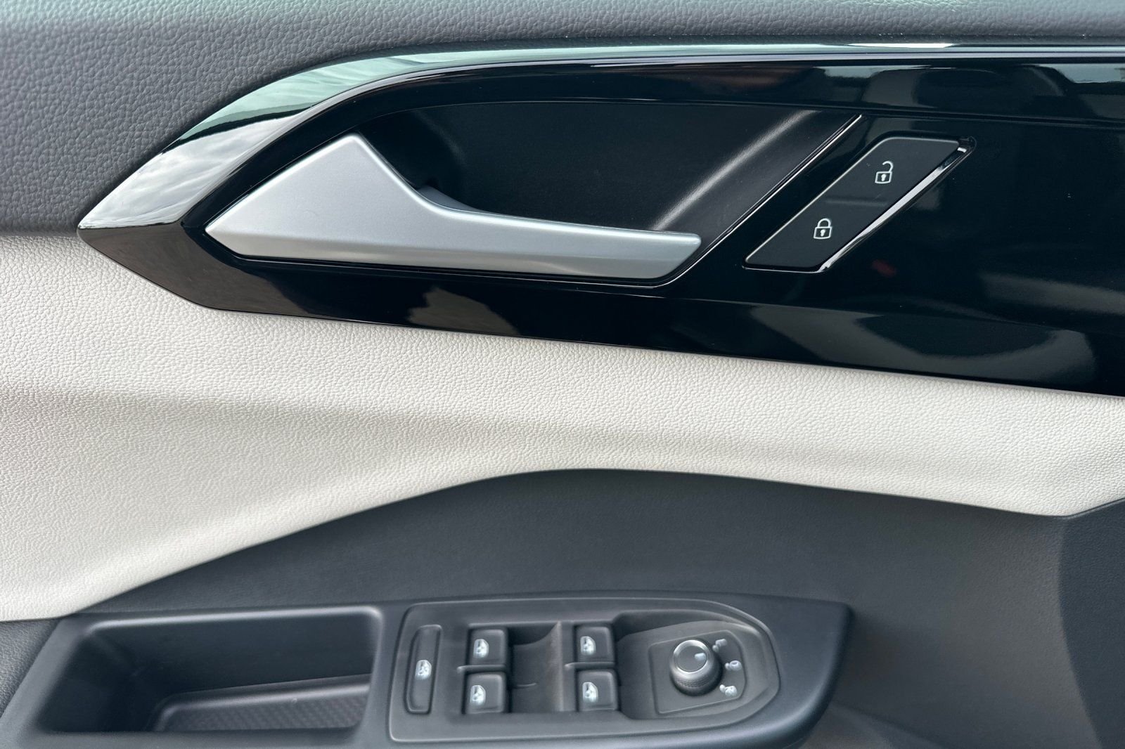 New 2026 Volkswagen Taos S FWD image 11
